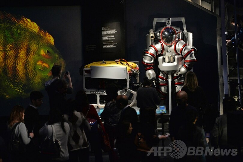 水深305mまで可能、最先端の潜水服「エクソスーツ」