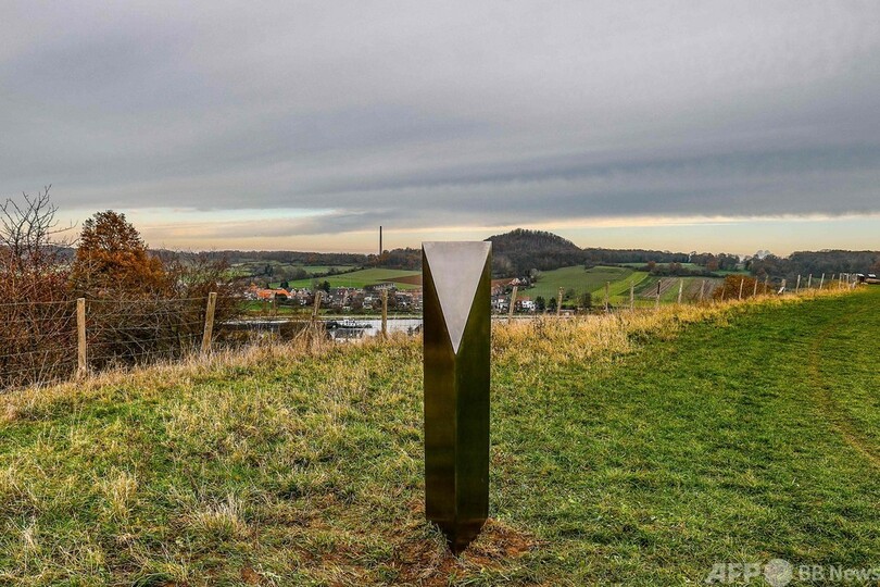 次から次へ、謎の「モノリス」 ポーランドとベルギーでも