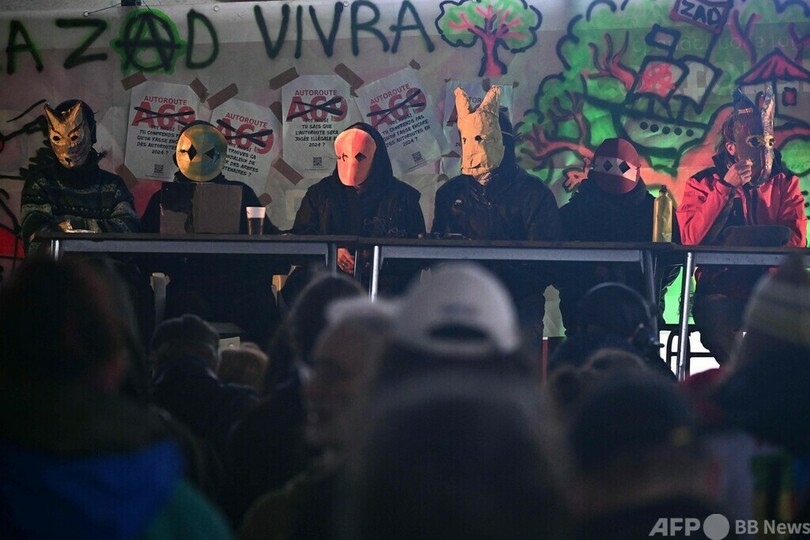 グレタさん、高速道建設計画反対デモに参加 仏