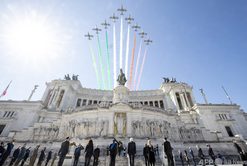 イタリア解放記念日 空軍が展示飛行 写真13枚 国際ニュース Afpbb News