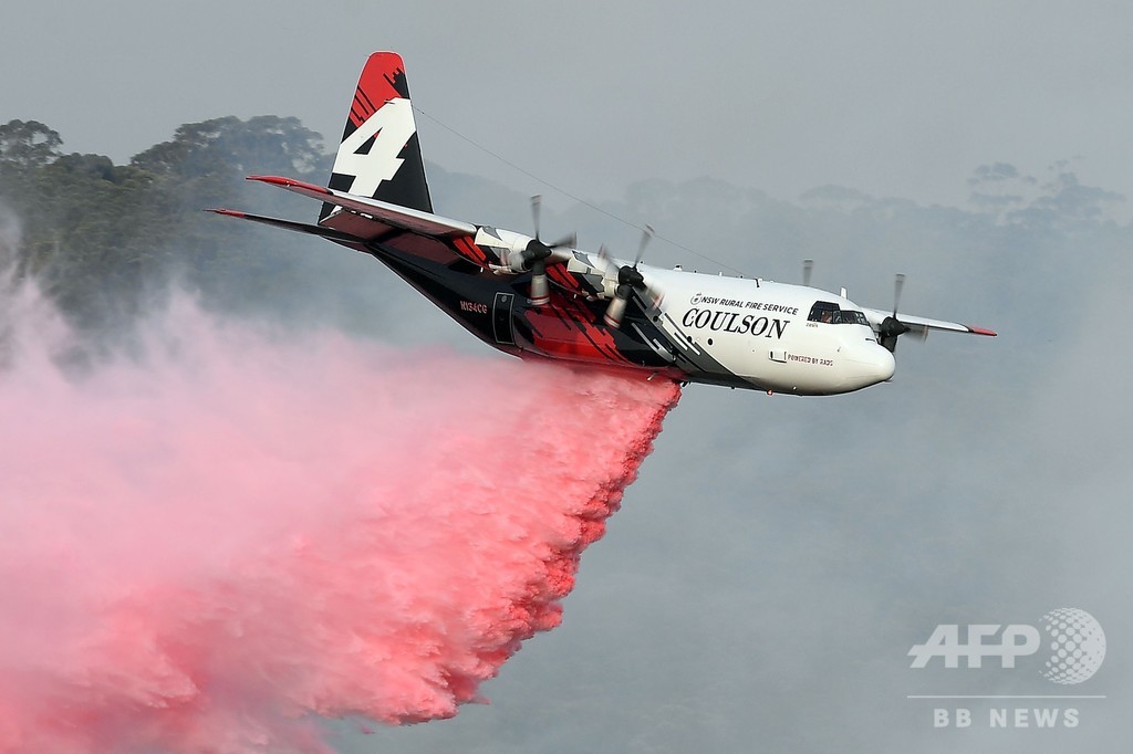 豪で空中消火機墜落、米国人消防隊員3人死亡 豪で空中消火機墜落、米国人消防隊員3人死亡