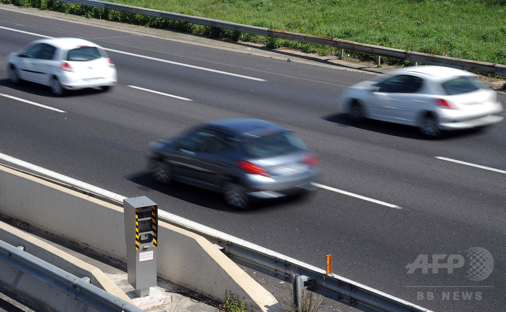 時速265キロで疾走の男捕まる、事実上の公道カーレース 仏 時速265キロで疾走の男捕まる、事実上の公道カーレース 仏