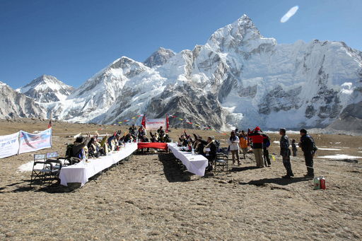 標高5000メートルの「エベレスト閣議」実施、ネパール 写真6枚 国際 ...