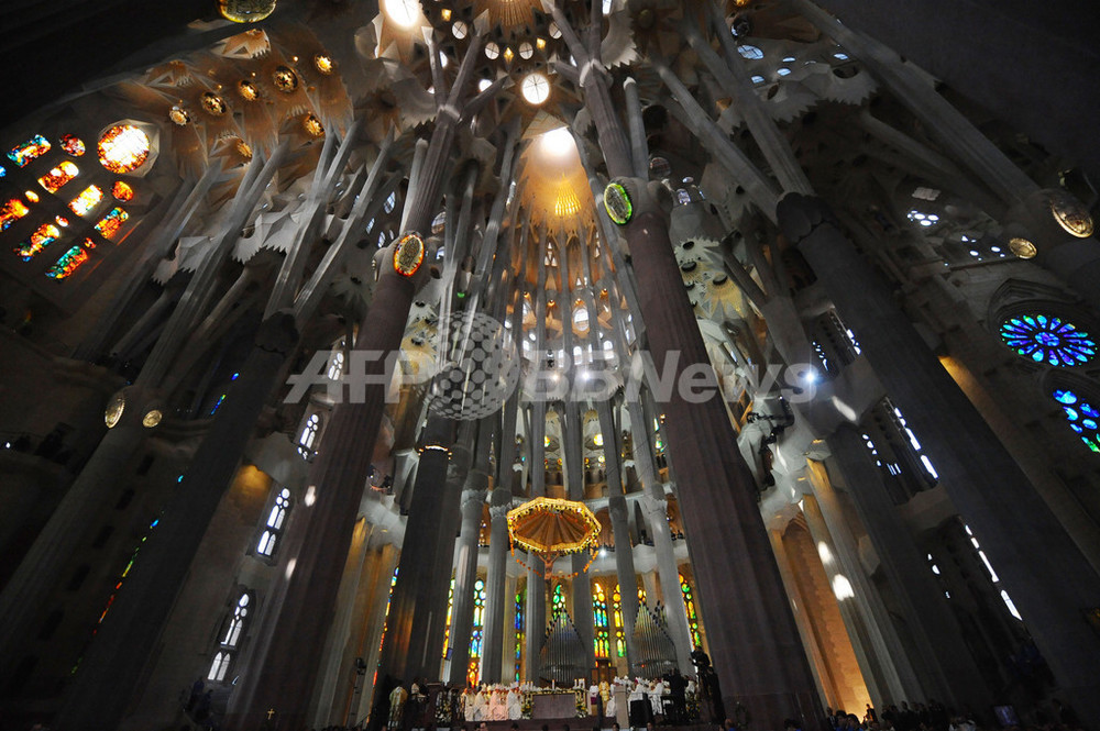 ガウディのサグラダ・ファミリア、ローマ法王が正式に教会に認定 写真