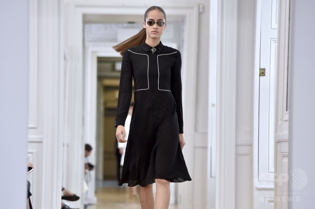 「クレージュ」17年春夏