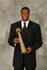 2009年のバスケットボール殿堂（%%Basketball Hall of Fame%%）入り式典が11日、マサチューセッツ（Massachusetts）州スプリングフィールド（springfield）のシンフォニーホール（Symphony Hall）で行なわれ、マイケル・ジョーダン（%%Michael Jordan%%）氏らが殿堂入りした。写真はポートレート撮影に臨むデヴィッド・ロビンソン（%%David Robinson%%）氏。（2009年9月11日撮影）(c)AFP/Getty Images/NBAE/Nathaniel S. Butler