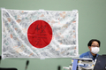 東京電力（TEPCO）は26日、福島第1原子力発電所の敷地内を報道陣に公開した。写真は重要免震棟の緊急時対策室で作業を行う東電従業員（2012年5月26日撮影）。(c)AFP/POOL/Tomohiro Ohsumi