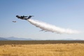 スペインで実施された、エアバス軍用輸送機A400Mを消防飛行機に転用する試験飛行。同社提供（2022年7月21日撮影）。(c)AFP PHOTO / HANDOUT / AIRBUS SAU 2022