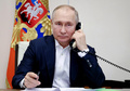 ロシア・モスクワで、電話で話すウラジーミル・プーチン大統領（2022年1月3日撮影、資料写真）。(c)MIKHAIL KLIMENTYEV / SPUTNIK / AFP