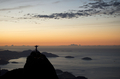 ブラジルのリオデジャネイロ（Rio de Janeiro）の夜明け（2012年5月24日撮影）。(c)AFP/Christophe Simon