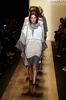 米ニューヨーク市内で発表された「BCBG マックス・アズリア」15/16年秋冬コレクション（2015年2月12日撮影）。(c)AFP/Getty Images/Frazer Harrison