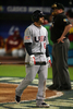 第2回ワールド・ベースボール・クラシック（%%2009 World Baseball Classic%%）2次ラウンド2組1位決定戦、ベネズエラ戦で三振に倒れ悔しがる米国のブライアン・ロバーツ（%%Brian Roberts%%）。（2009年3月18日撮影）(c)AFP/Getty Images/Doug Benc