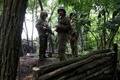 ウクライナ東部の激戦地バフムートの前線に配置された同国軍（2023年7月15日撮影）。(c)Anatolii Stepanov / AFP