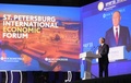 ロシア・サンクトペテルブルクで開催されたサンクトペテルブルク国際経済フォーラムで演説するウラジーミル・プーチン大統領（2023年6月16日撮影）。(c)AFP PHOTO / Host photo agency RIA Novosti
