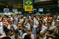 2008年1月23日、ブラジル・サンパウロ（Sao Paulo）のブラジル商品先物取引所（Brazilian Mercantile &amp; Futures Exchange、BM&amp;F）で取引を行うトレーダー。(c)AFP/Mauricio LIMA