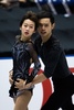 18-19フィギュアスケートグランプリ（GP）シリーズ第4戦、NHK杯。ペア・ショートプログラム（SP）の演技に臨む中国の彭程/金楊組（2018年11月9日撮影）。(c)Martin BUREAU / AFP