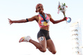 陸上のパリ五輪米国代表選考会。女子800メートル決勝で優勝したニア・エイキンズ（2024年6月24日撮影）。(c)Christian Petersen/Getty Images/AFP