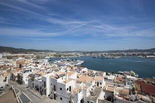 人気観光地イビサ島、観光客の車両流入を制限