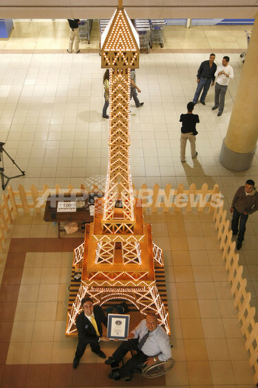 4年かけて作りました、世界一高いマッチ棒のエッフェル塔 写真4枚 国際