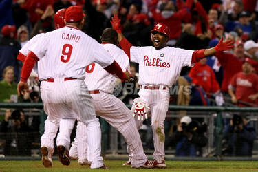 フィリーズ サヨナラ勝ちでリーグ優勝に王手、MLBプレーオフ 写真18枚