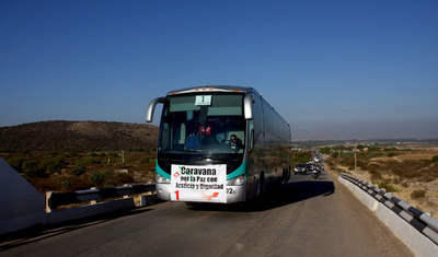 サッカー選手ら乗ったバスが転落、21人死亡 メキシコ