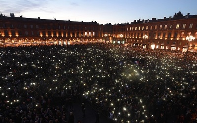 犠牲者129人全員の身元特定、パリ連続襲撃