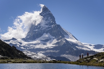 四肢切断の英登山家、マッターホルン登頂に成功