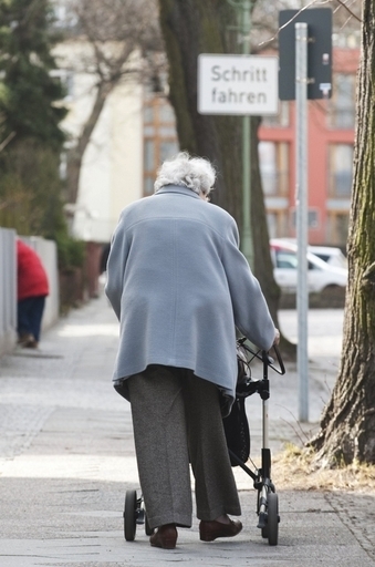 女性の股関節骨折は死亡リスクを高める、米研究