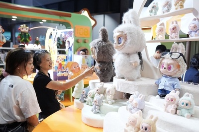 LABUBUに服を作る――広がる「娃衣」ビジネスの行方