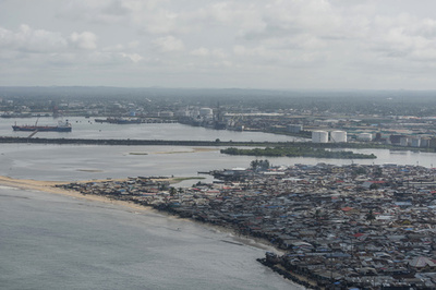 リベリアで開校の学校で組織的レイプ発覚、米慈善団体が過ち認める