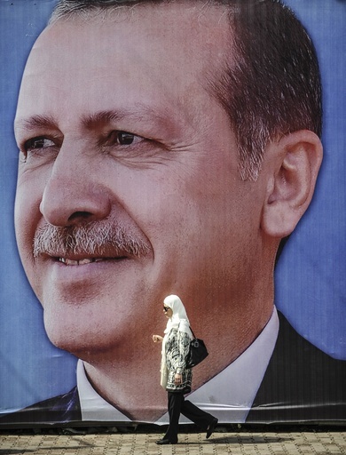 「女性は男性と平等ではない」、トルコ大統領の発言に非難殺到