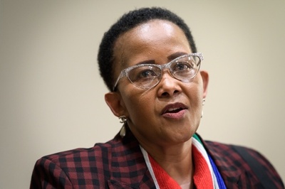 南ア大臣が審理でセメンヤを支援、IAAF規則は「女性の体を侵害」