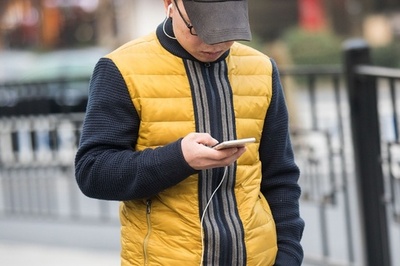 「道路横断中のスマホ」は罰金 アモイ市