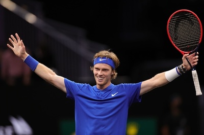 レーバー杯が2年ぶり開幕 欧州チームが初日リード