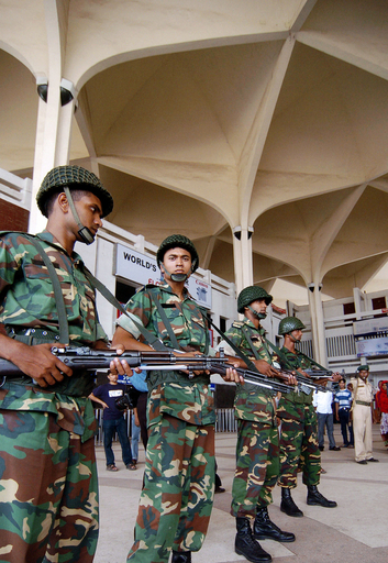 鉄道駅3か所で爆発、死傷者はなし - バングラデシュ