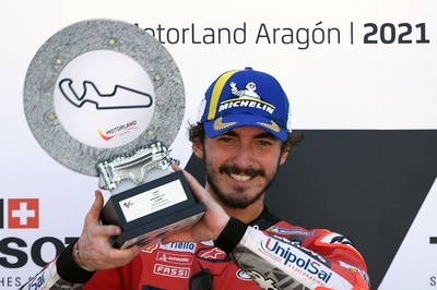 バニャイアがMotoGP初優勝、マルケスとの接戦制す アラゴンGP