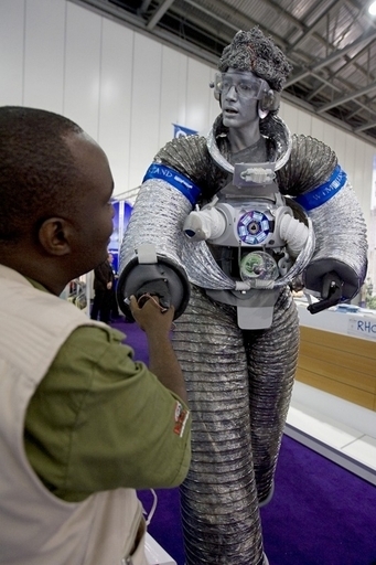 ロボットにも倫理ガイドラインを、英科学者