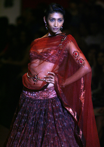 ＜08/09年秋冬インド・ファッションウィーク＞タルン・タイリアーニ、新作を発表
