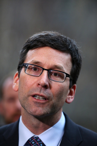 米連邦地裁、入国禁止を全米で一時差し止め 政権は対抗へ