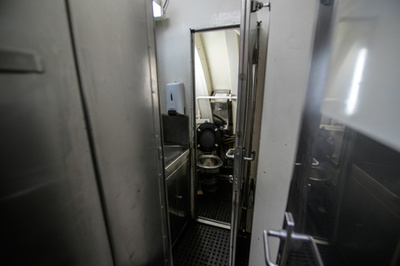 列車トイレの水で紅茶入れる？ 販売員に罰金 インド