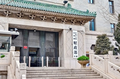 ムーディーズが中国の見通し「安定的」に引き上げ 財政部が高く評価