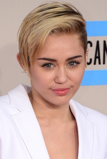 マイリー・サイラスさんがアレルギーで入院、米公演中止