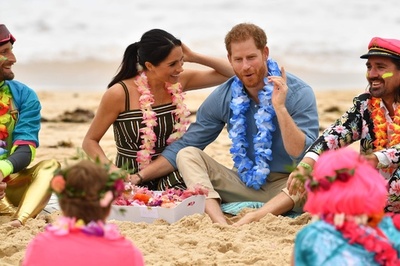 ヘンリー英王子とメーガン妃、はだしでボンダイビーチに