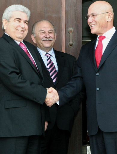 両キプロス大統領、分断解消協議の再開で合意