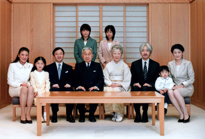 天皇陛下、経済的困難は「英知と絆で乗り越えること願う」