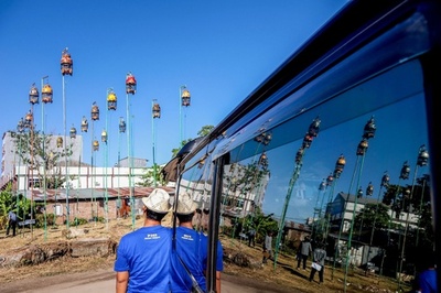 【今日の1枚】美声に耳をすます、鳥の鳴き声大会 インドネシア