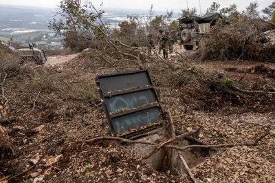 イスラエル軍、レバノン南部で報道陣にヒズボラ「拠点」を公開