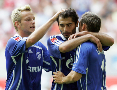 シャルケ カールスルーエを降し準決勝進出