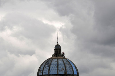 グアテマラ市、寒冷前線の影響で霧雨が続く
