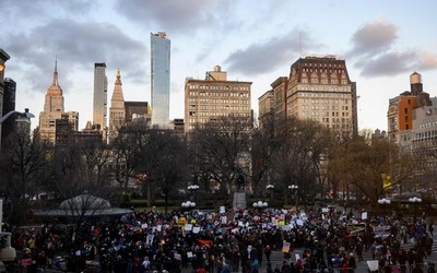 トランプ大統領の非常事態宣言発動、米各地で抗議デモ